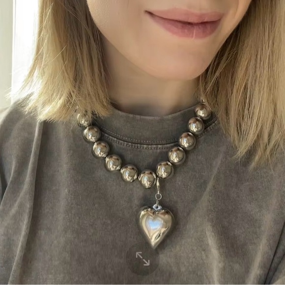 Large Heart Beaded Necklace Choker - Picture 5 of 5